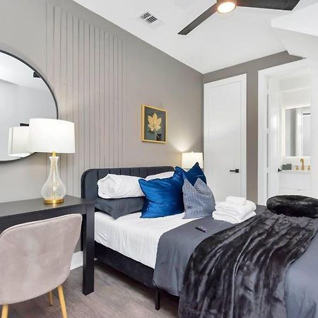 The Suite Spot! Downtown Skyline Views! Sleeps 12 Houston Luaran gambar