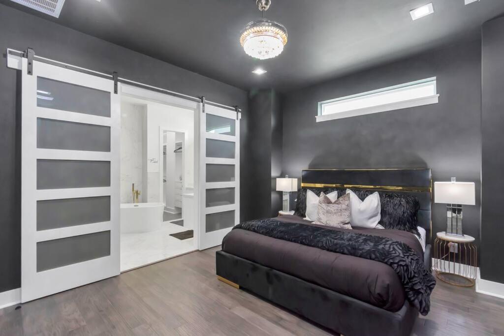 The Suite Spot! Downtown Skyline Views! Sleeps 12 Houston Luaran gambar