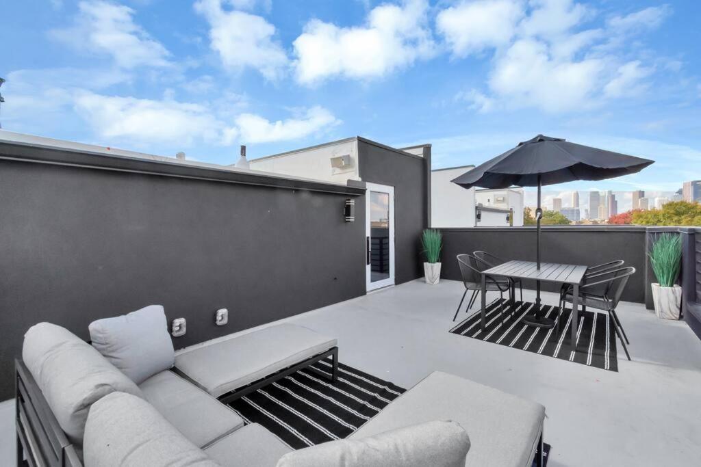 The Suite Spot! Downtown Skyline Views! Sleeps 12 Houston Luaran gambar