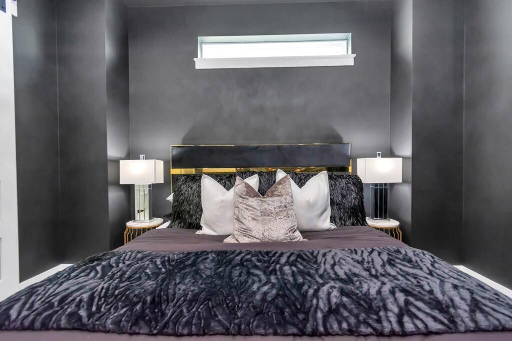 The Suite Spot! Downtown Skyline Views! Sleeps 12 Houston Luaran gambar