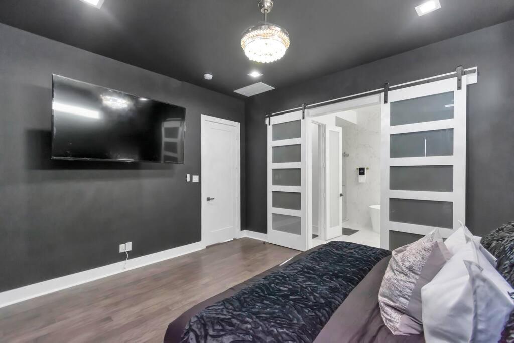 The Suite Spot! Downtown Skyline Views! Sleeps 12 Houston Luaran gambar