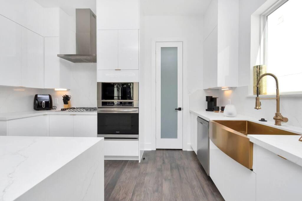 The Suite Spot! Downtown Skyline Views! Sleeps 12 Houston Luaran gambar