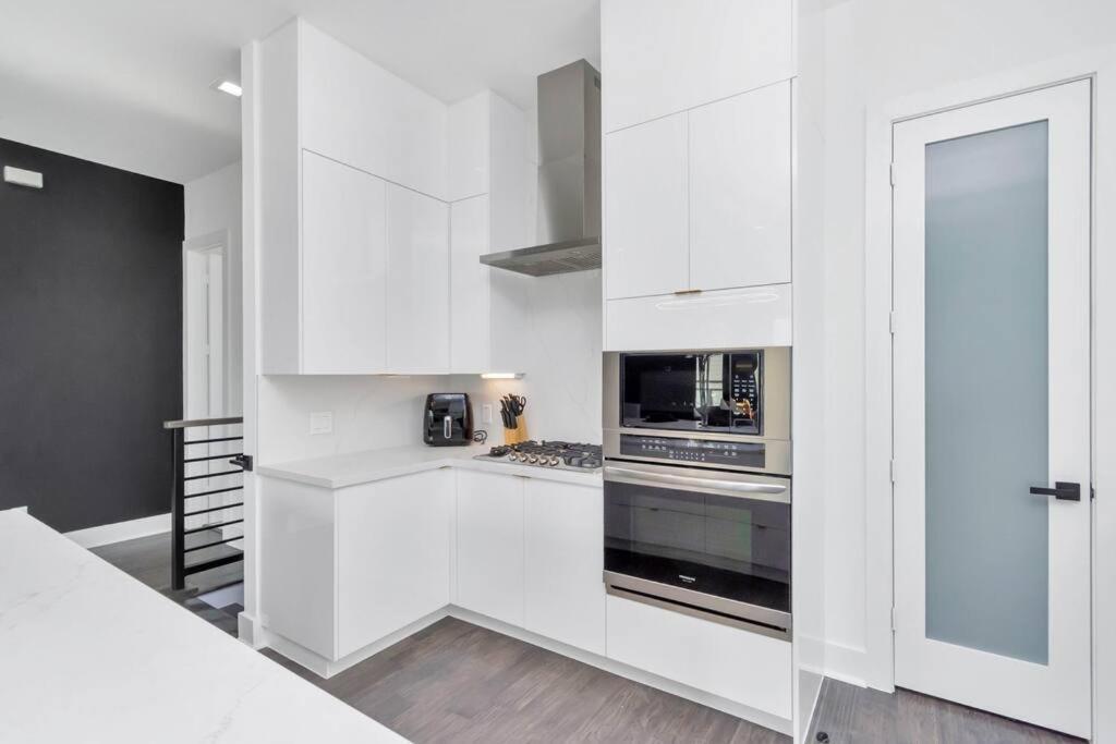 The Suite Spot! Downtown Skyline Views! Sleeps 12 Houston Luaran gambar